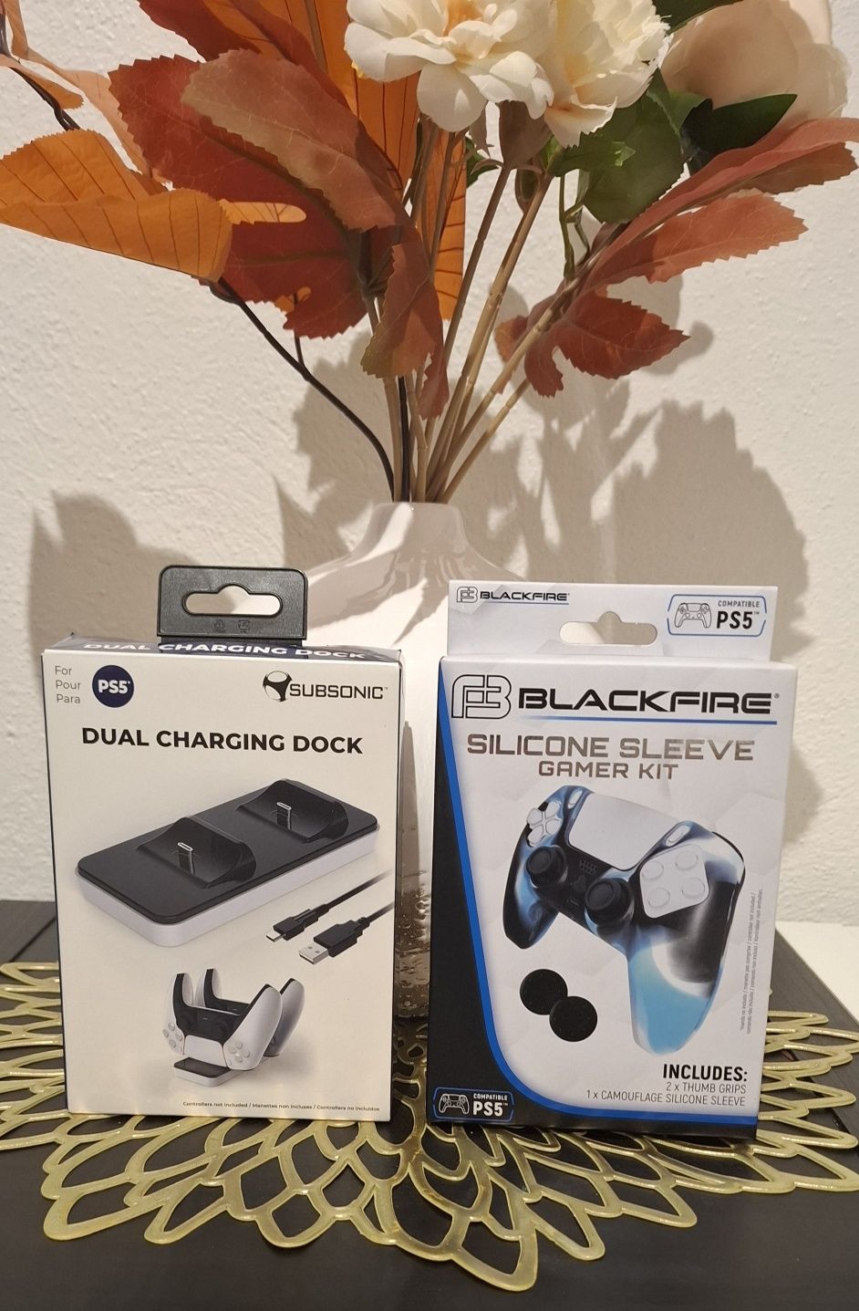 Ps5 Slim 1TB selada c/leitor+2 comandos+2 jogos+estação+capa+garantia