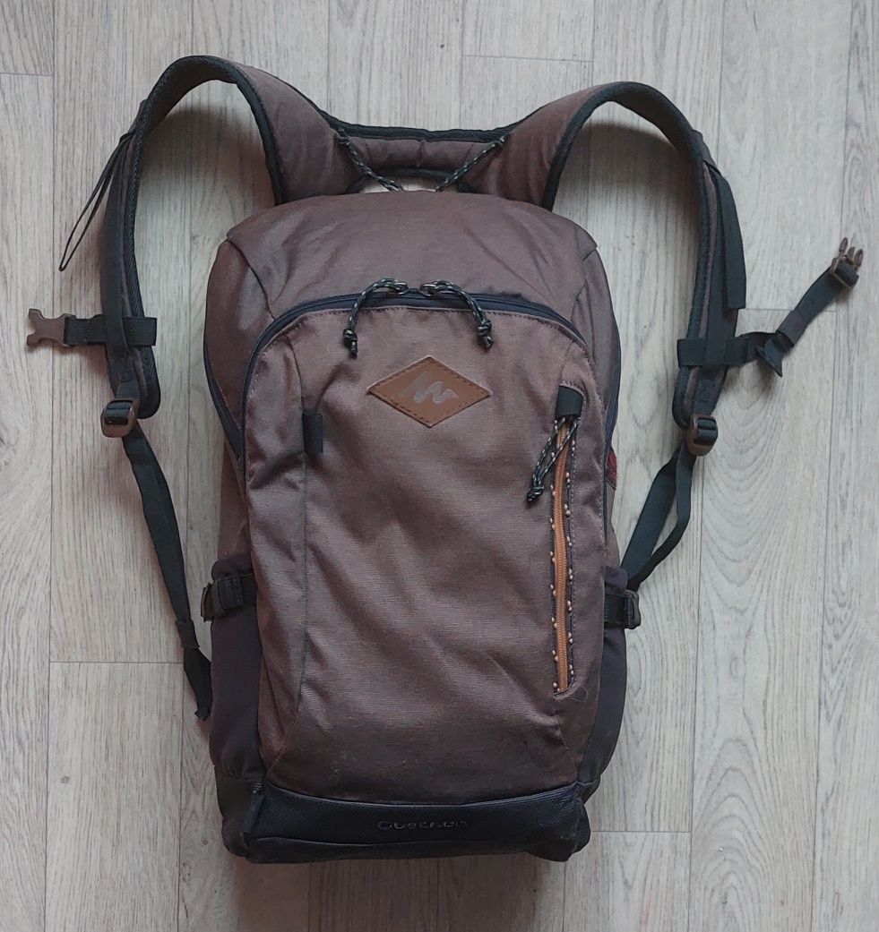 Рюкзак б/у Quechua NH500 20 L, c дождевиком (France)
