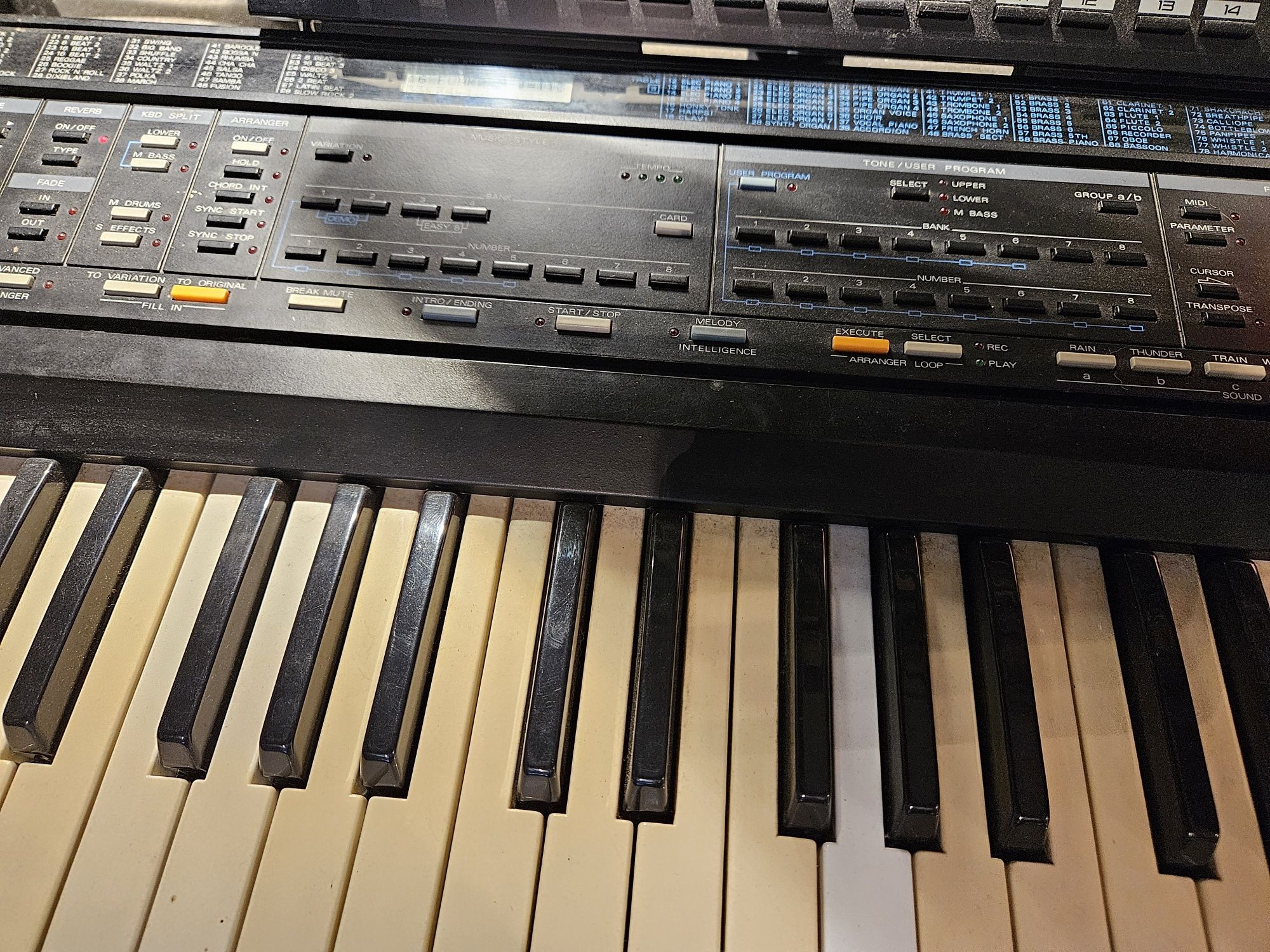 Roland E-30 syntezator w idealnym stanie technicznym