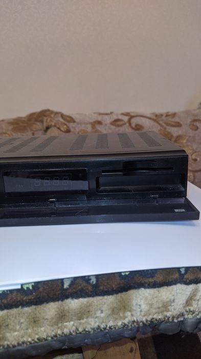 Продаю спутниковый тюнер GI 8120.