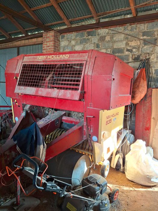 Prasa rolująca New Holland 835 łańcuchowa zmiennokomorowa