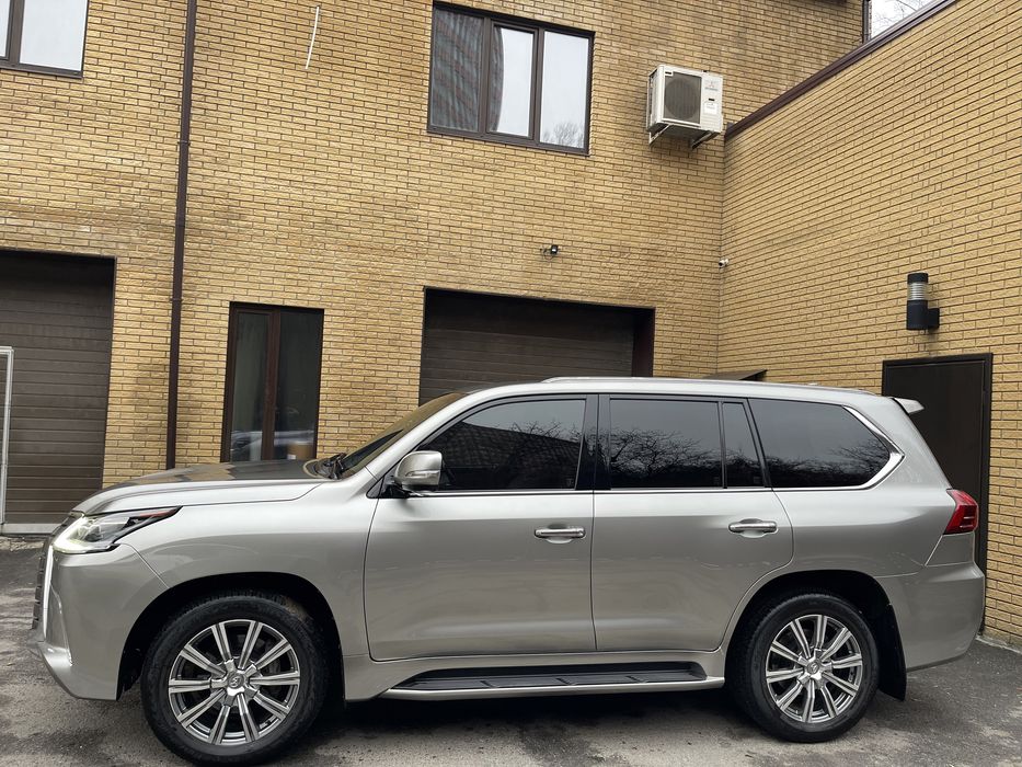 Продам официальный автомобиль Lexus LX 450