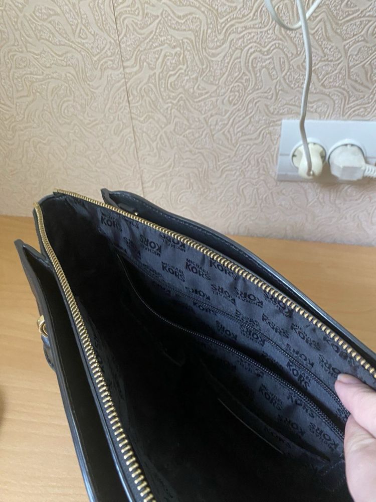 Продам брендову сумку