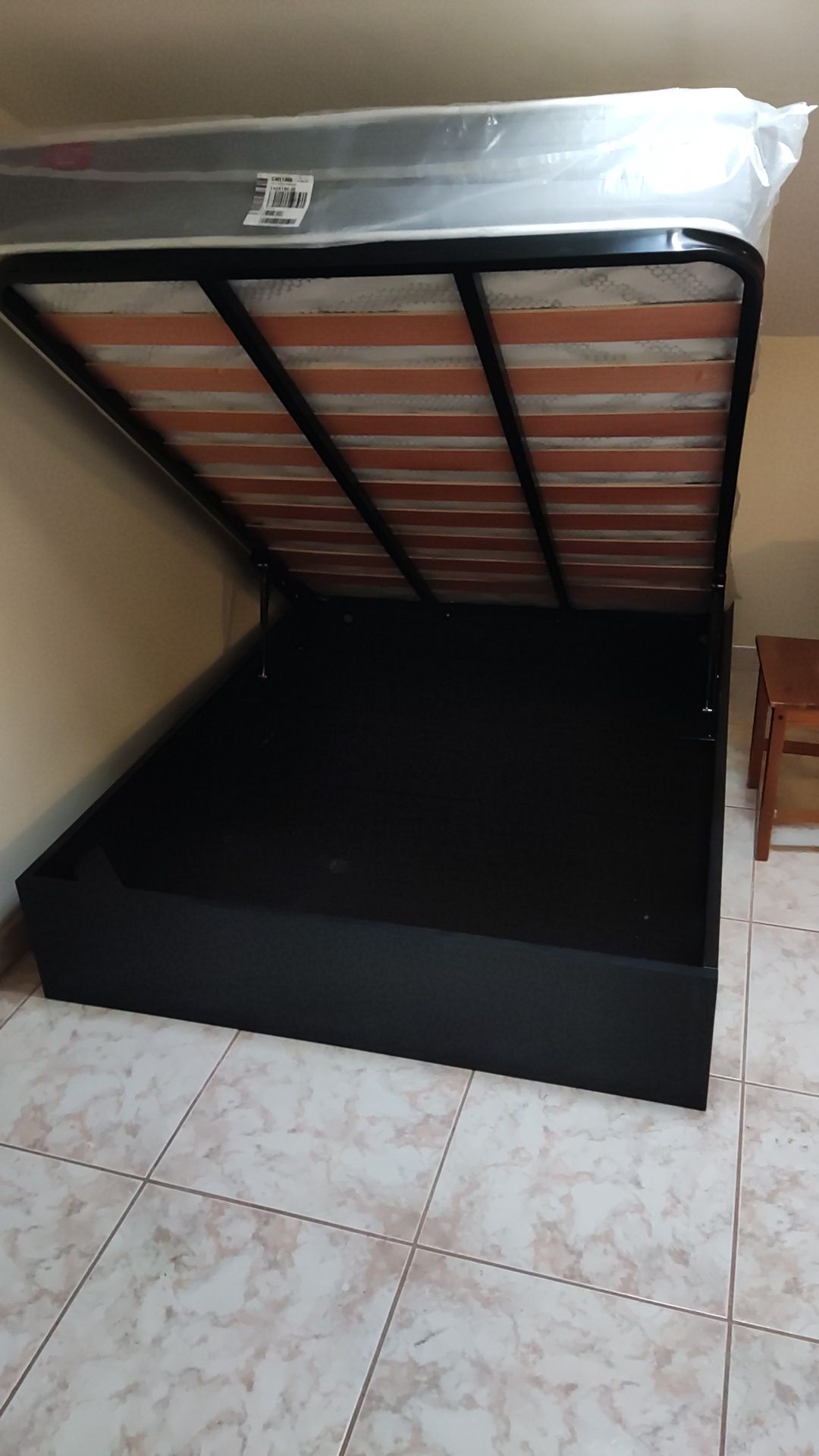 Cama completa( colchão e estrado)