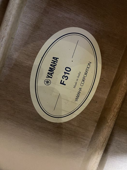 Гитара Yamaha f310 в идеальном состоянии, чехол