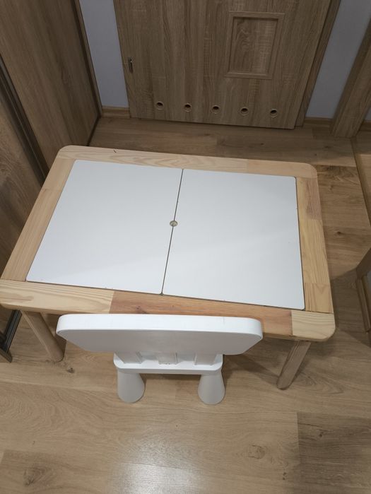 Stolik Ikea Flisat plus 2 krzesełka Mamut Ikea.