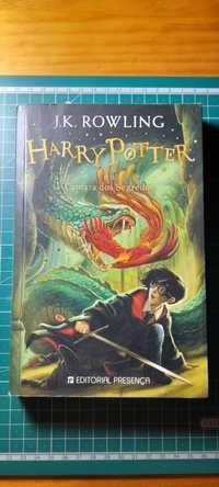 Livro "Harry Potter e a câmara dos segredos"