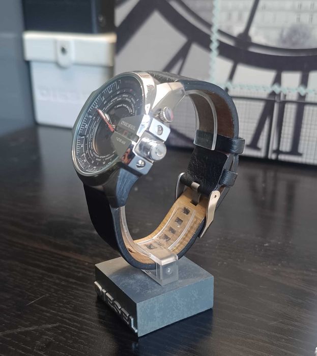 Relógio Diesel Mega Chief edição especial e rara World Time - Dz4320.