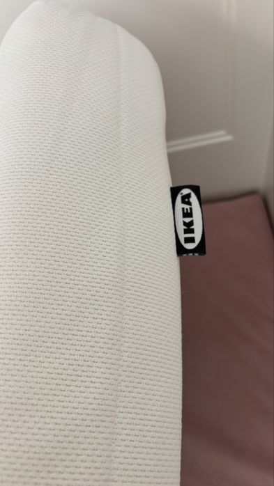 Materac z pokrowcem i poduszkami do łóżka ikea hemnes