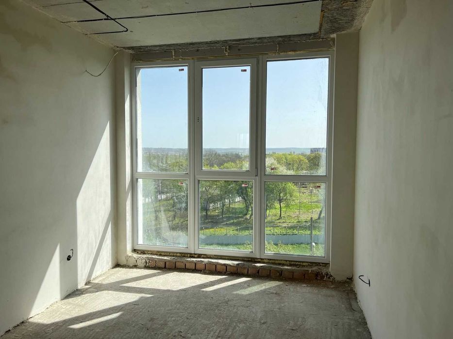 Продам чудову 3-к. квартиру у зданому будинку під чистовий ремонт