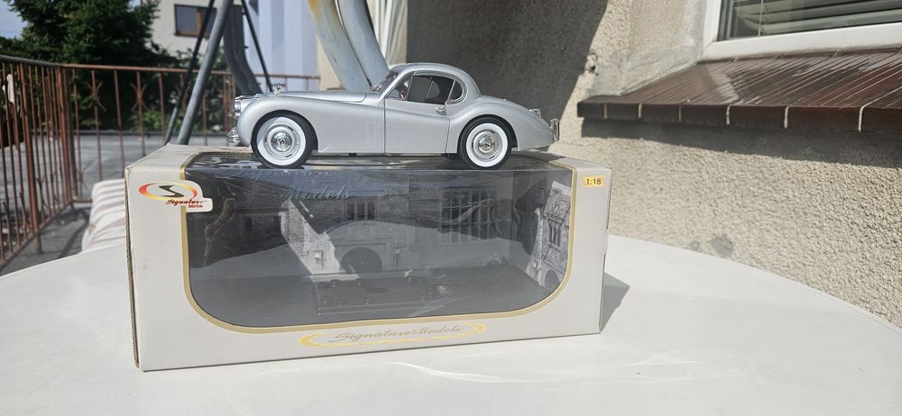 Jaguar XK 120 Signature models 1:18