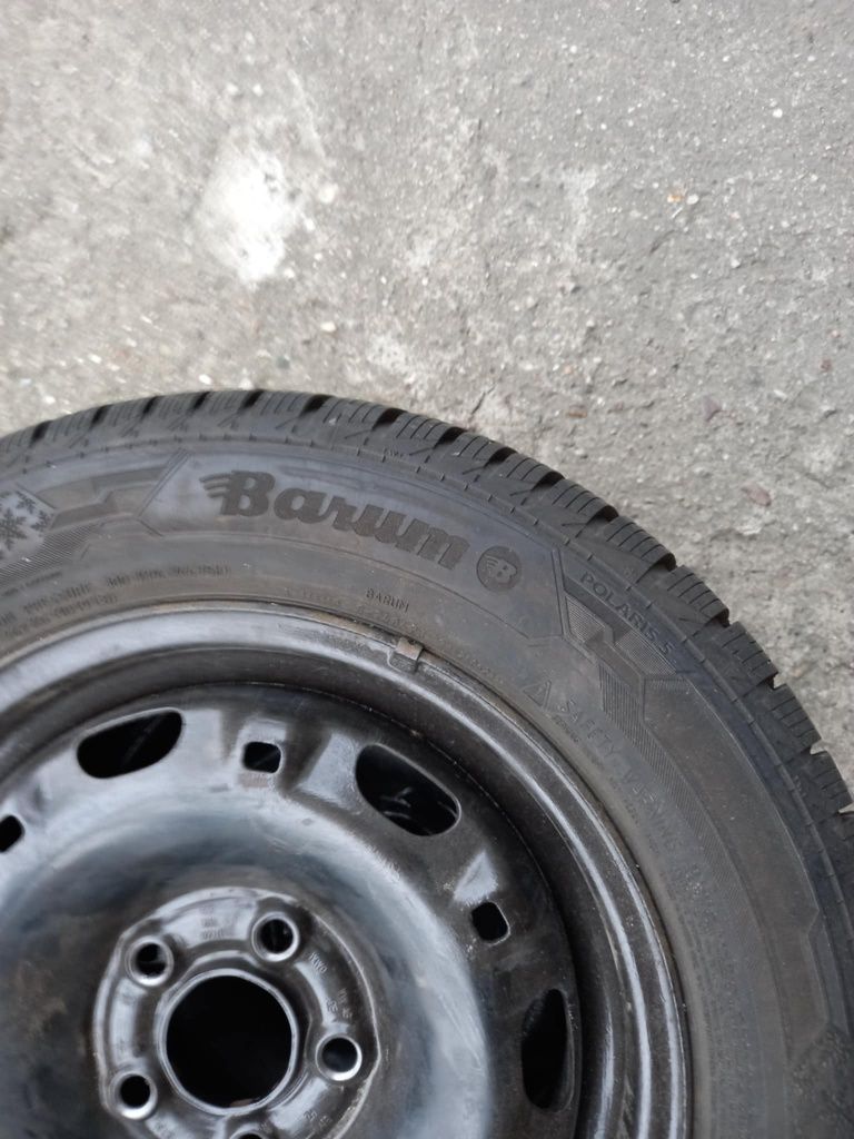 Opony zimowe 14 w  bardzo dobrym stanie