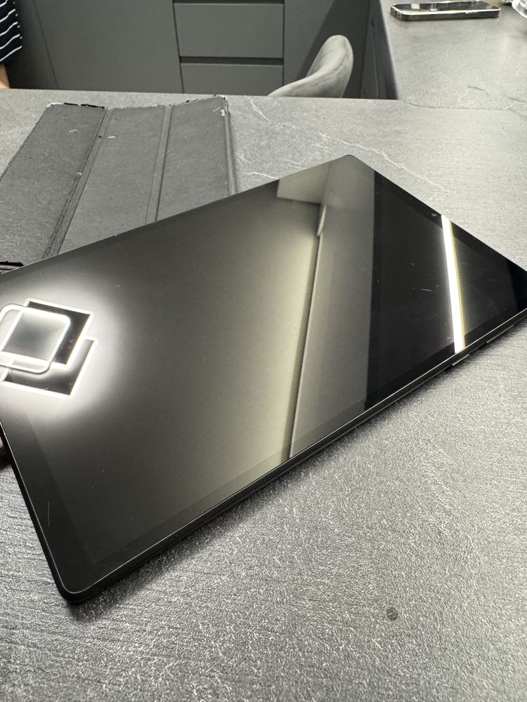 планшет Lenovo TB-X606F