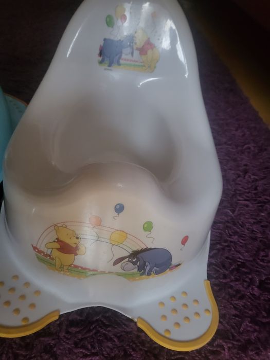 Nocnik biały i nakładka niebieska na wc