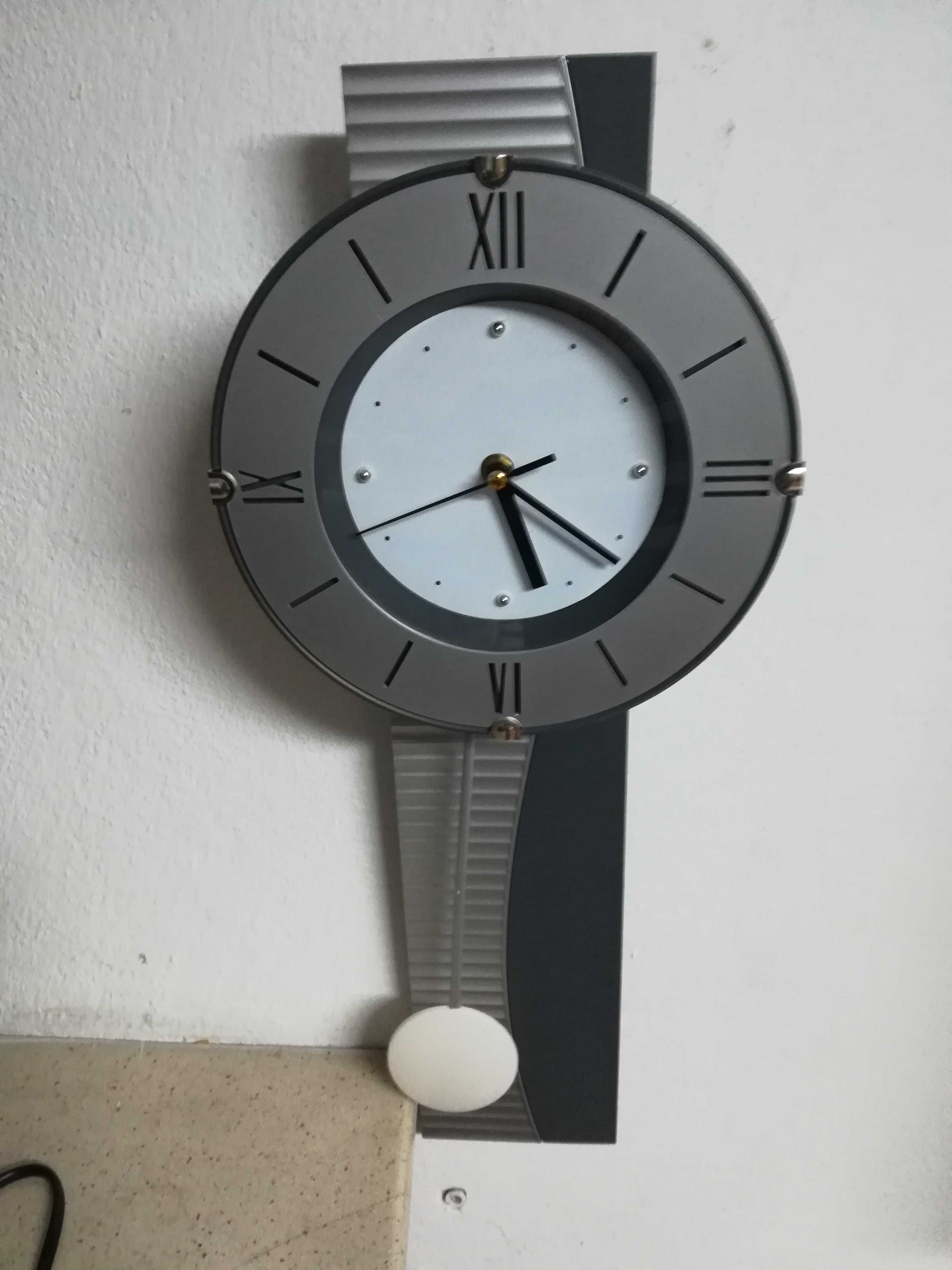 Zegar ścienny wskazówkowy z wahadłem średnica 23 cm TFA