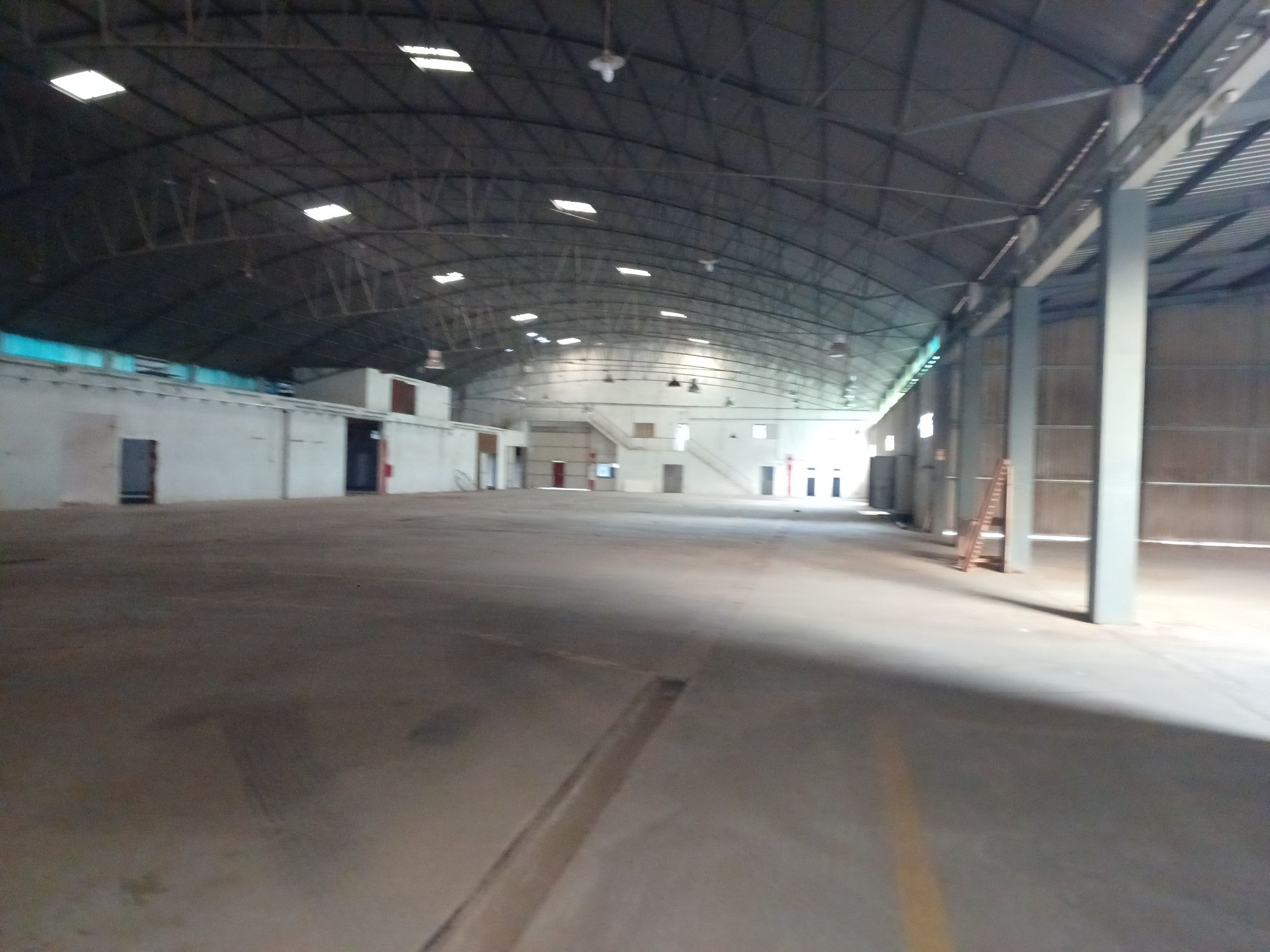 Pavilhão unidade industrial Z.I. Vilar dos Prazeres - Ourém- 9000 m2