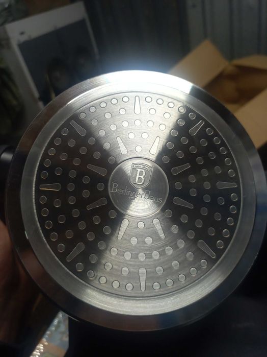 nowy garnek z pokrywka BERILNER