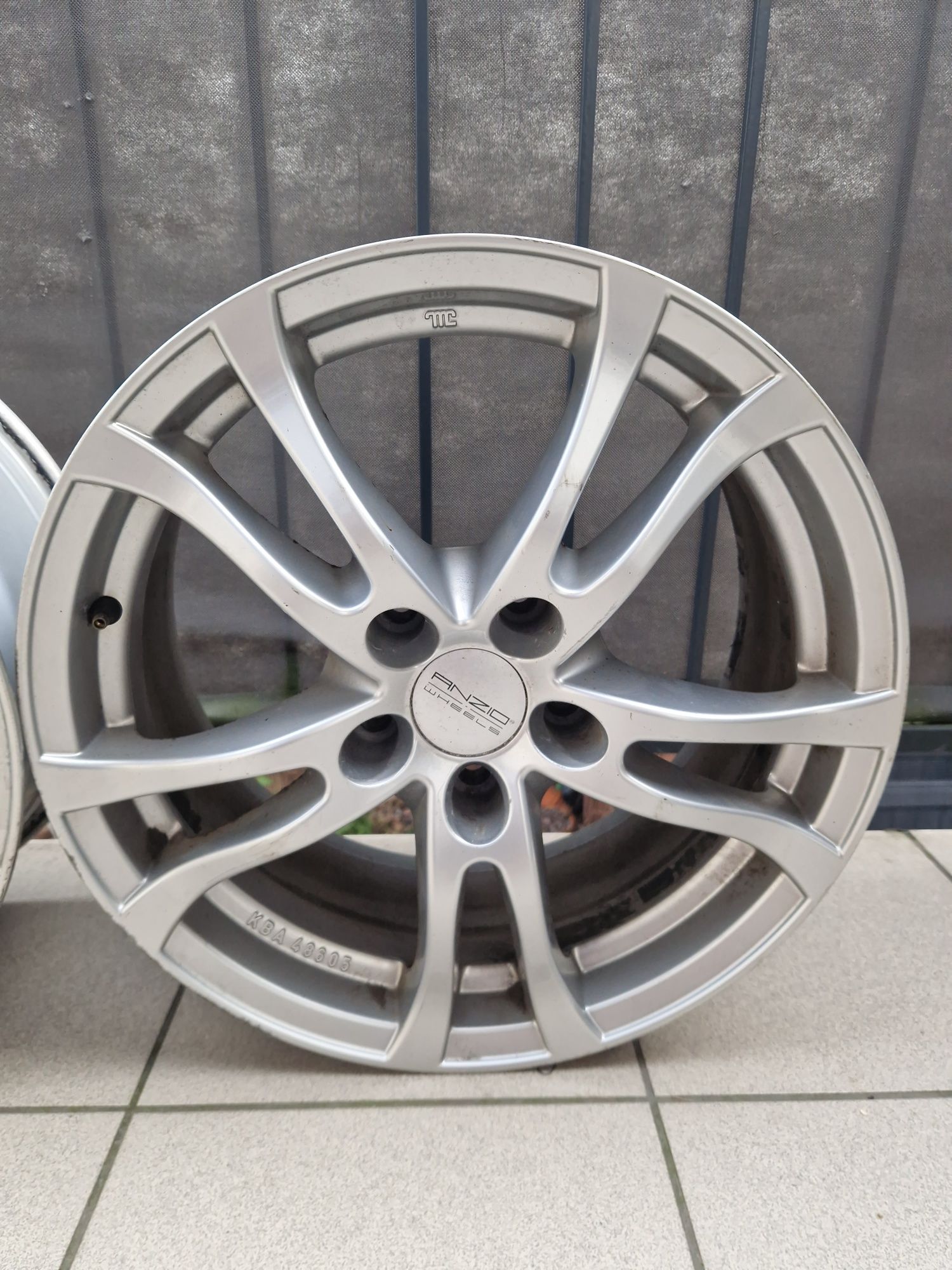 Alufelgi Anzio 17" 7,5Jx17 H2 ET35 mało jeżdżone
