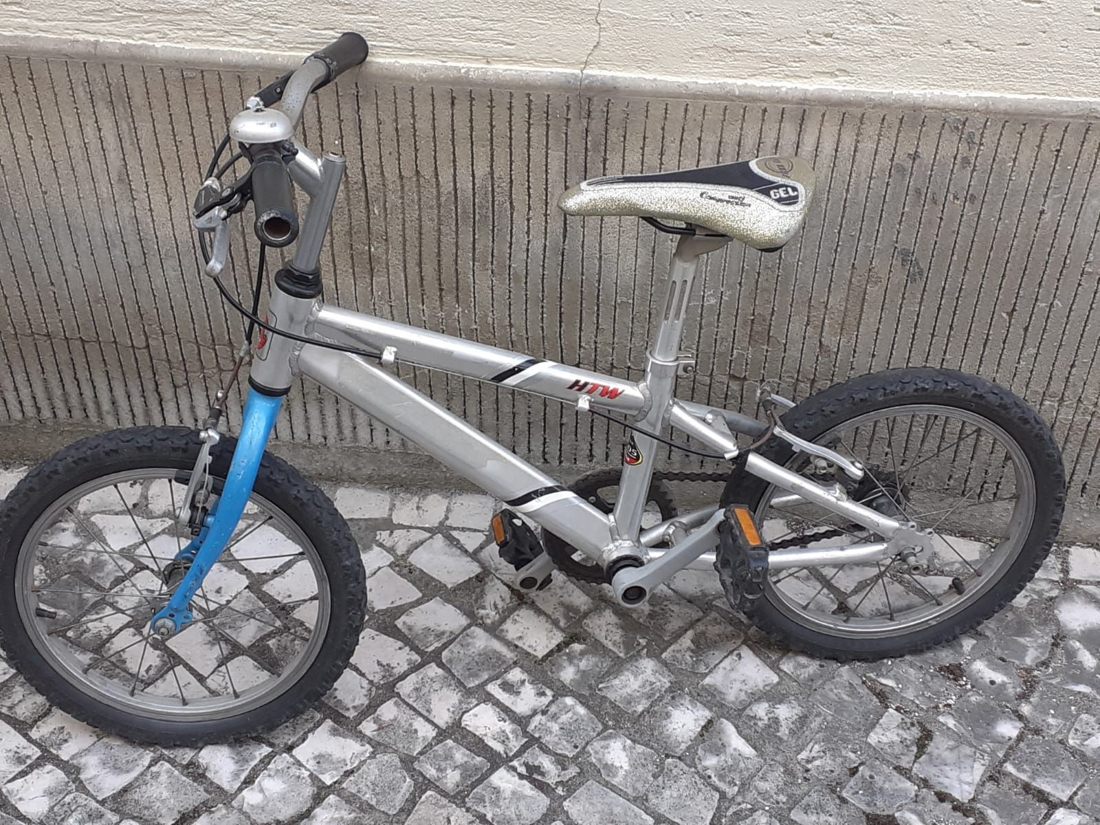 Bike e carro de crianca