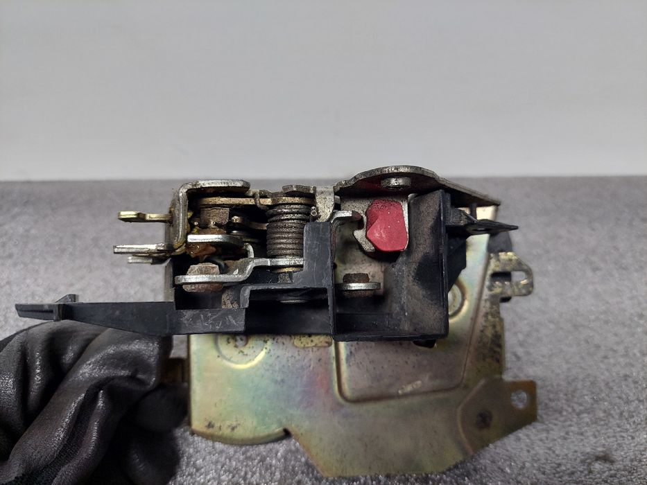 Fechadura / fecho porta trás direito BMW 3 (E36)