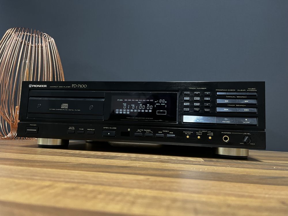 Pioneer PD-7100 - odtwarzacz CD lata 90-te wysoki model