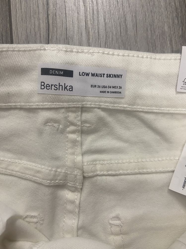 Джинси Bershka