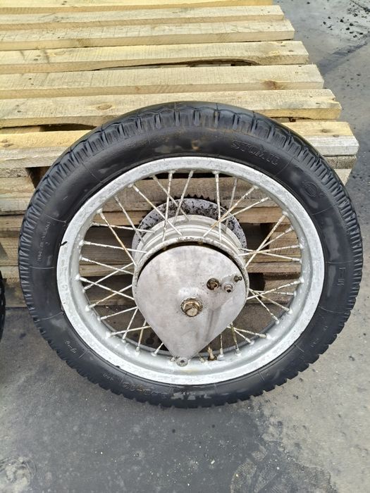 2 całe koła MZ, piasty, okładziny