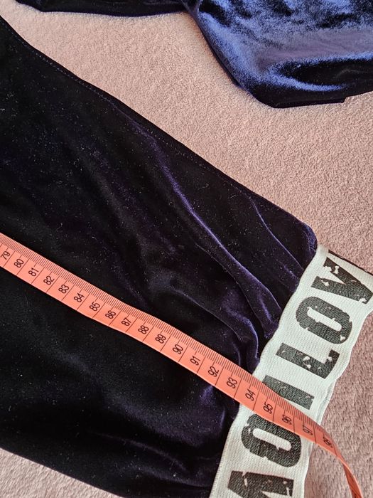 Dres welurowy 146-152. Dla dziewczynki .