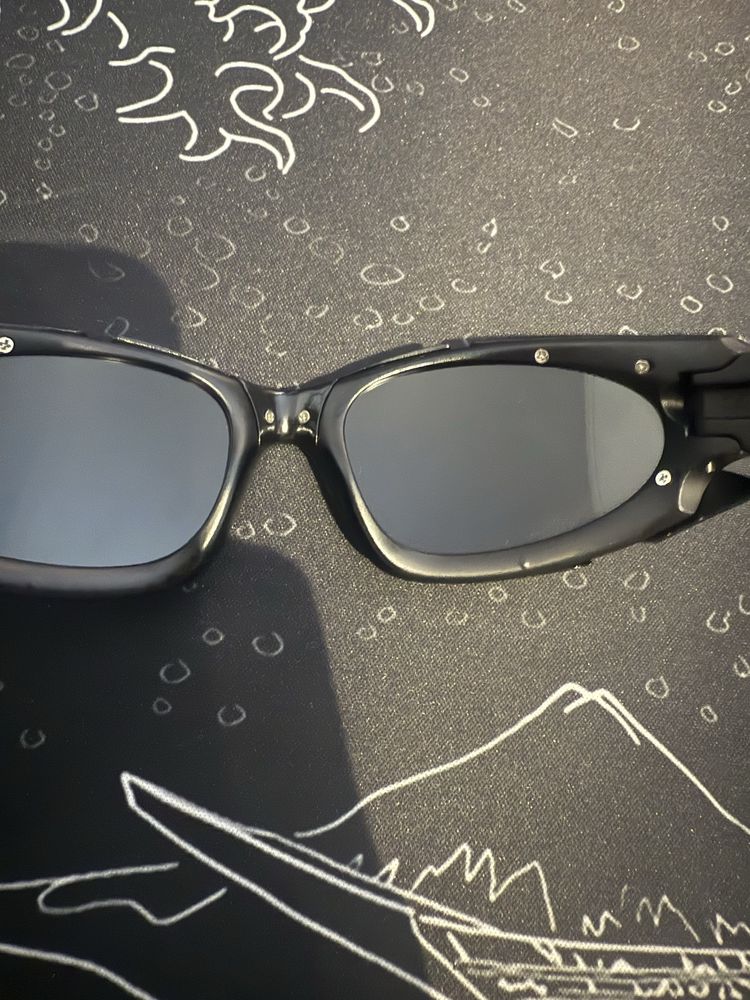 Okulary oakley z srebrnym logiem y2k