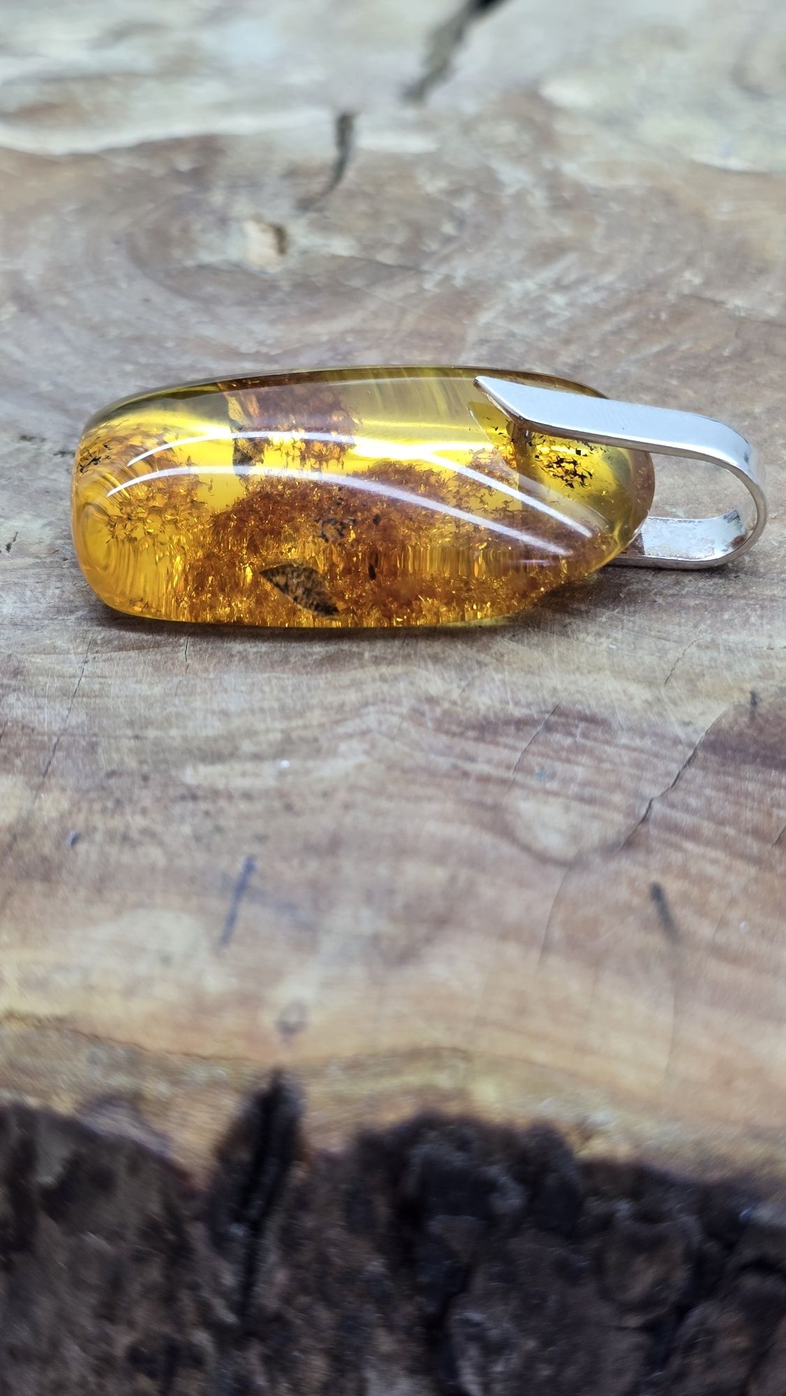 wisiorek z bursztynu naturalny srebro 925 18g.