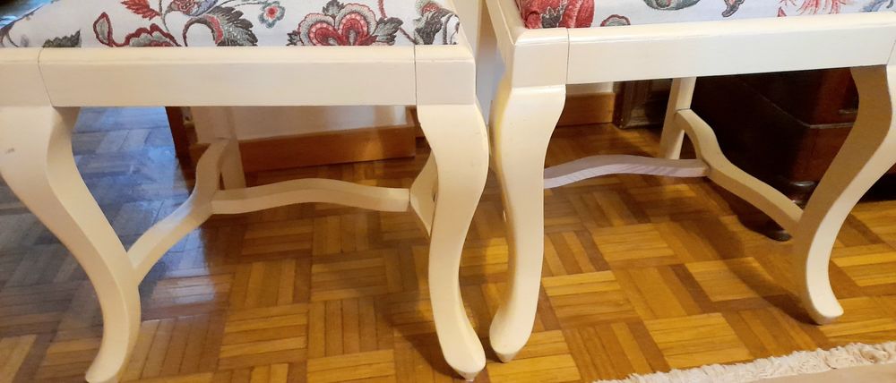 Par de cadeiras lacadas