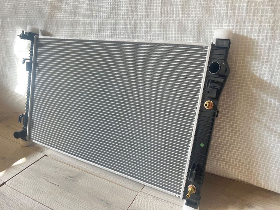 Радіатор охолодження 2,5  1,5 Nissan Rogue T 33  Mitsubishi outr 21-25