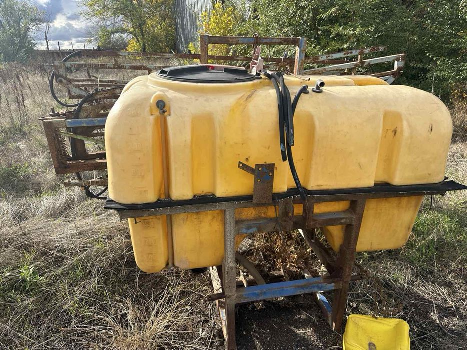 Обприскувачі навісні