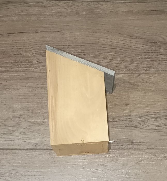 Karmnik budka lęgowa domek dla ptaków z drewna