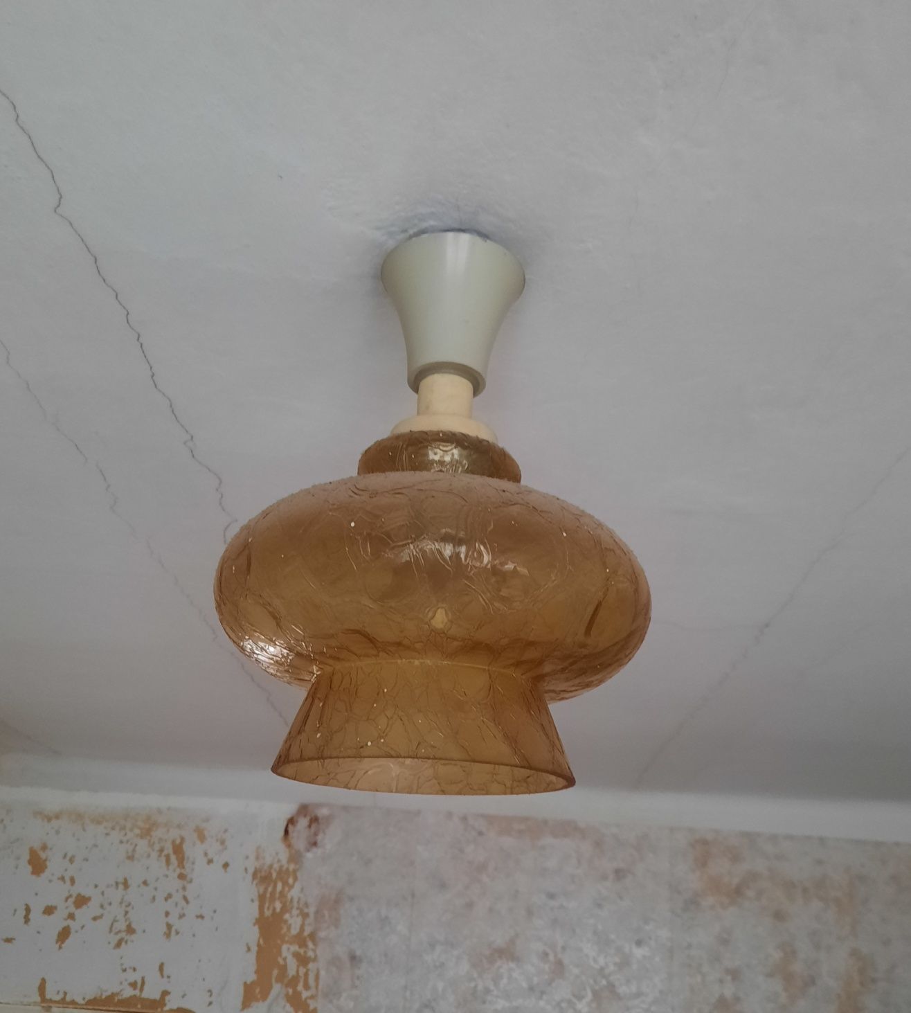 Klosz miodowy, żyrandol, lampa sufitowa z PRL.