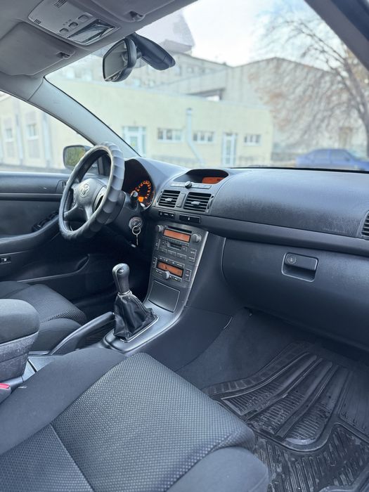 Toyota Avensis 2,0d механіка дизельний універсал в гарному стані