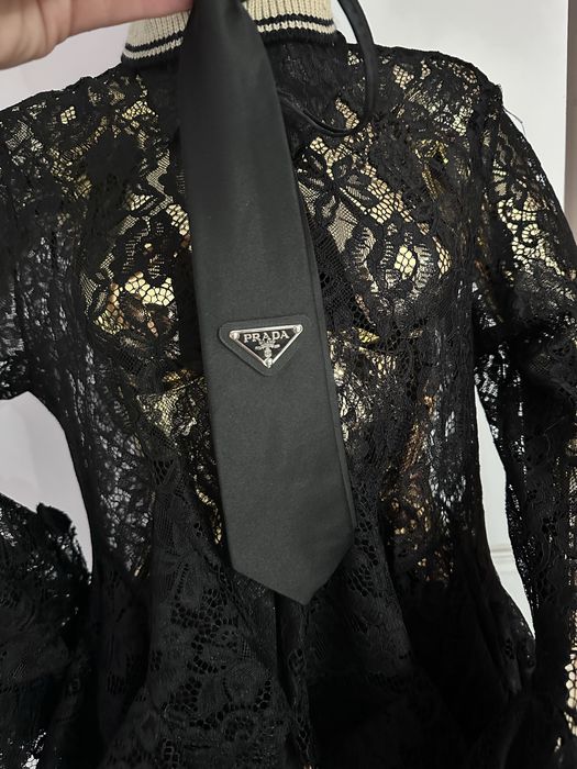 Krawat Prada z czarmym lub bialym logo