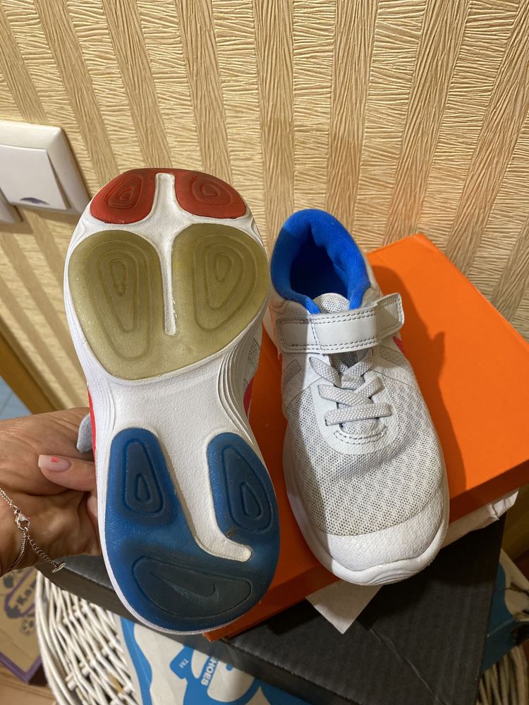 Кроссовки Nike 11c (28размер на стопу 17 см)
