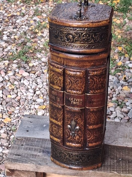 dekoracyjne pudło wzorowane