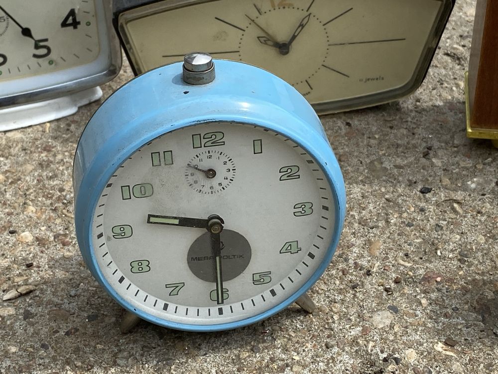 Komplet zegarków budzików retro 7 sztuk