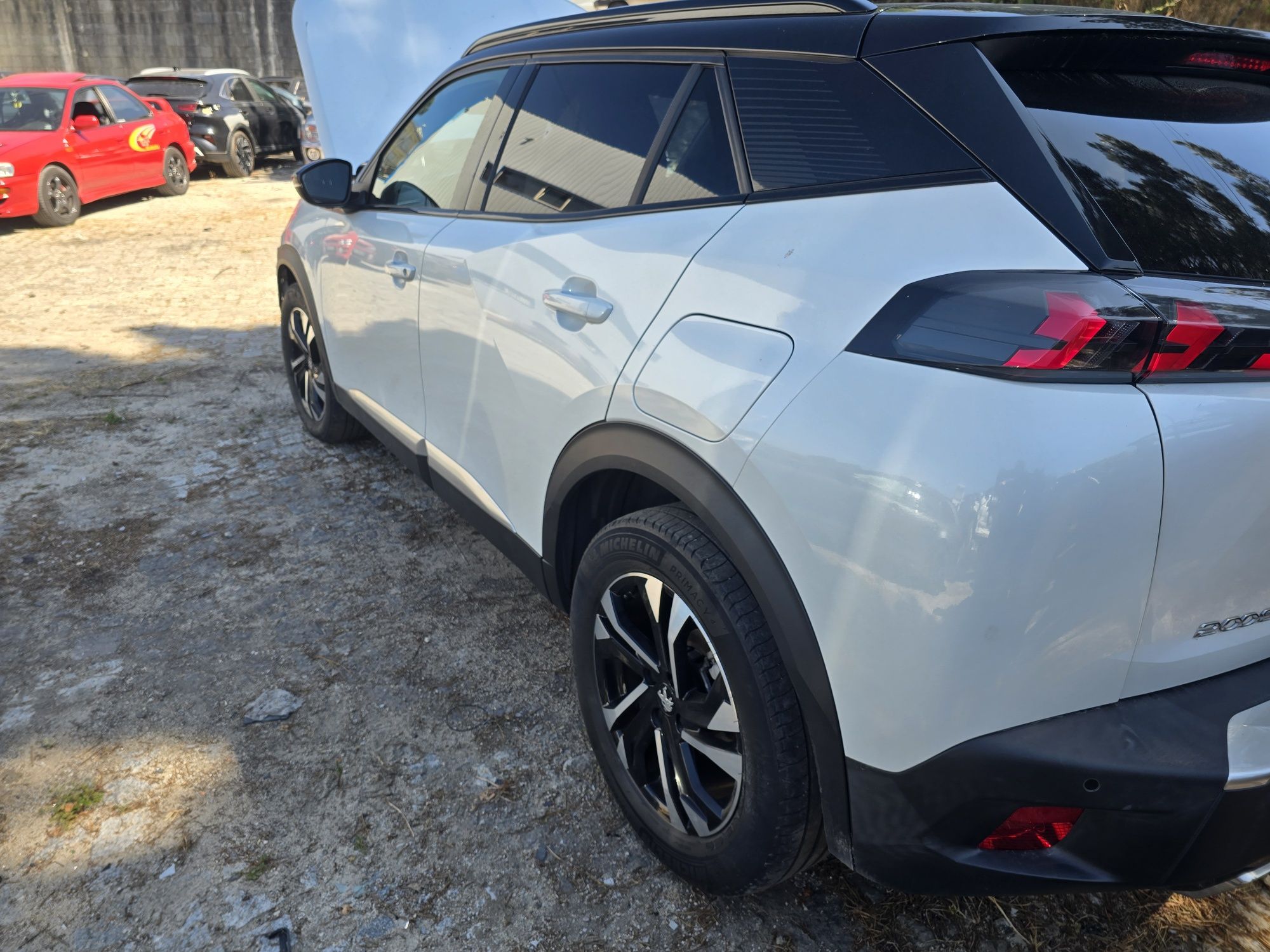 Peugeot 2008 gt line 1.2.130cv