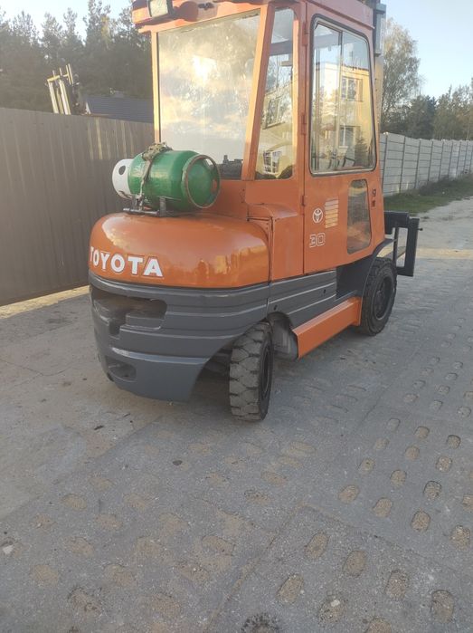 Toyota 6Fg30 wózek widłowy przeue boczny