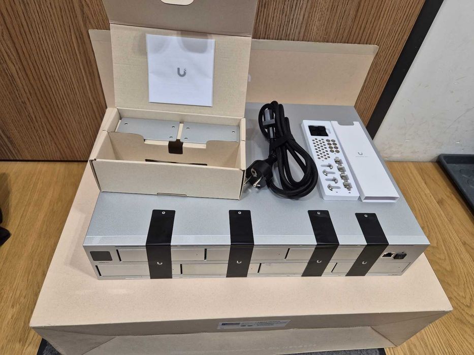 Unify UNAS Pro UNAS-Pro - NAS - Network Attached Storage