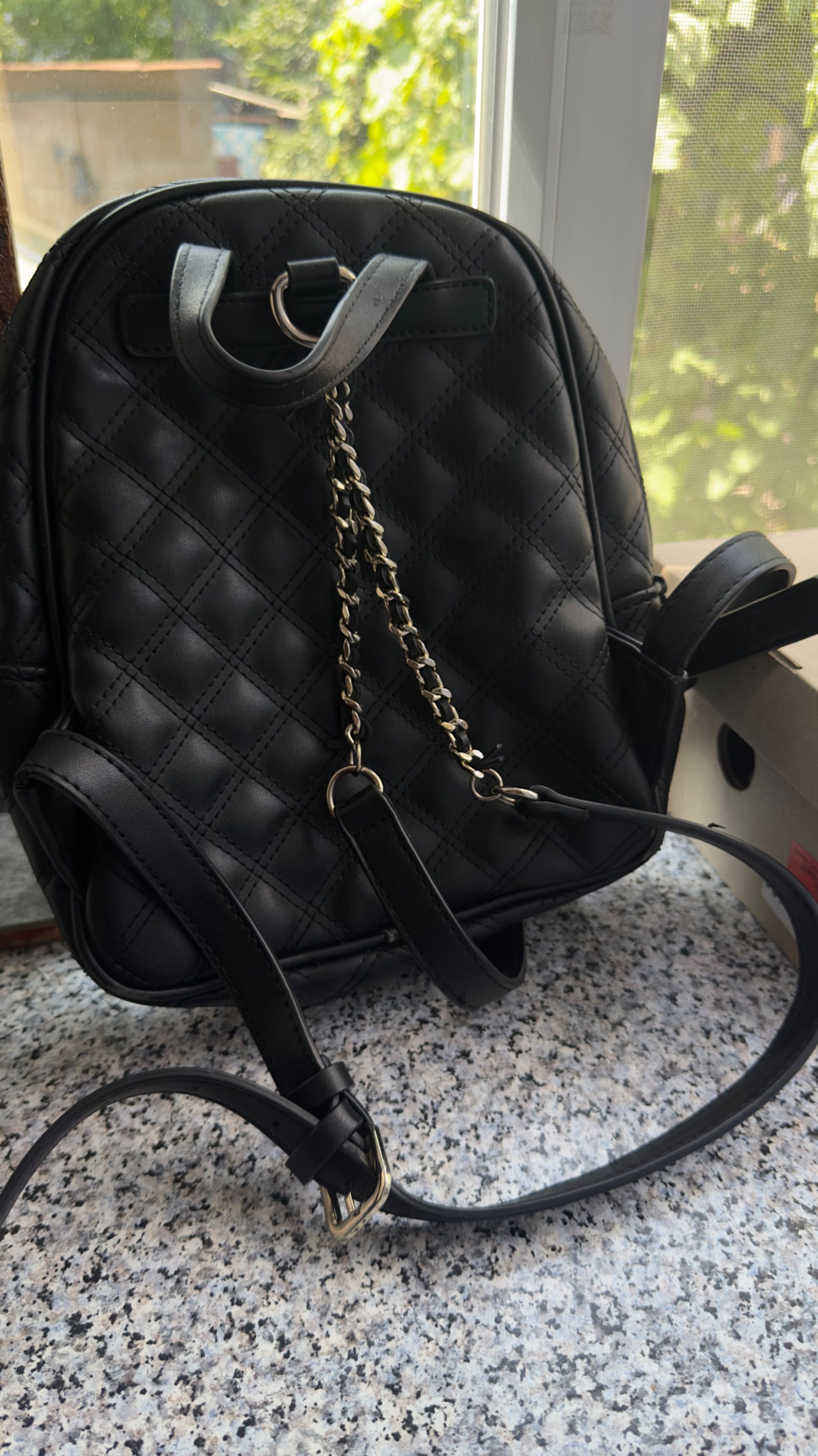 Рюкзак чорний Guess