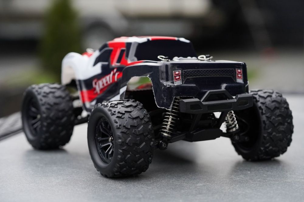 RC Машинка для дрифта и прыжков – скоростной монстр 4WD с мощным мотор