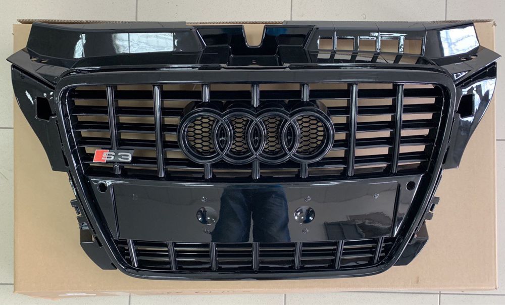 решетка радиатора Audi Q5 2008-2016 год в стиле SRS