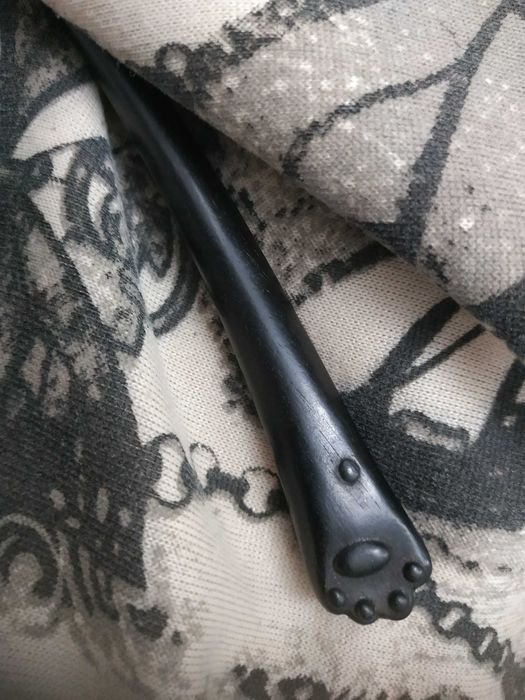 Шпилька для волосся з котячою лапою