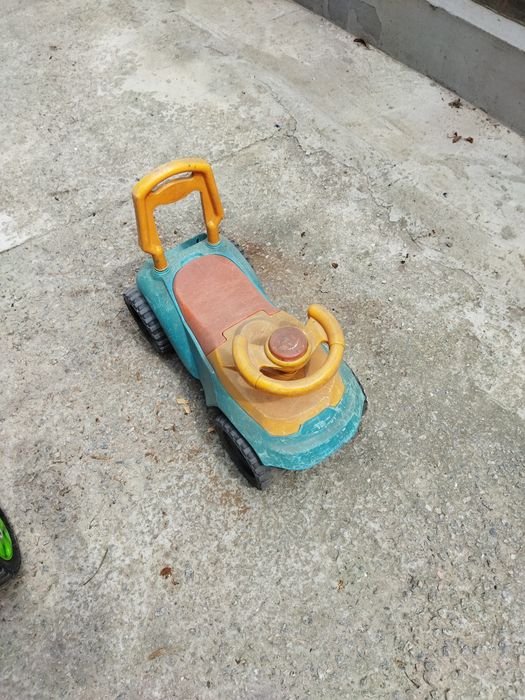 Детский автомобиль.