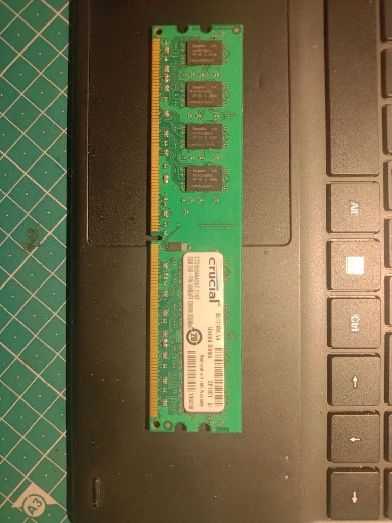 Memória RAM DDR2 CRUCIAL CT25664AA667 (1 x 2 GB - 667 MHz - CL 5