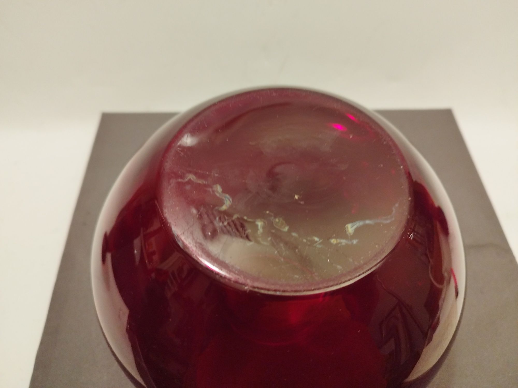 Rubinowy wazon kolorowe szkło prl vintage retro